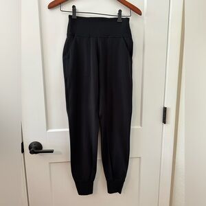 lululemon Align HR Jogger- Black. Size 4